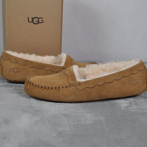 UGG Scalloped Moccasins Women's - Picture 3 of 6